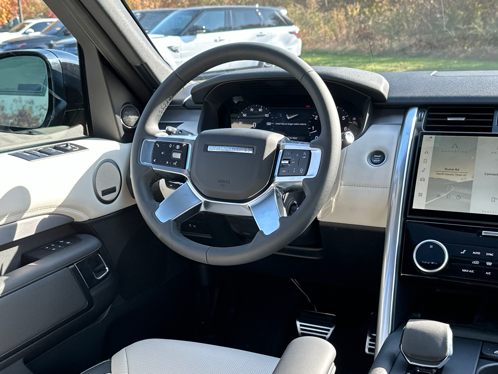 2024 Land Rover Discovery Dynamic SE 24