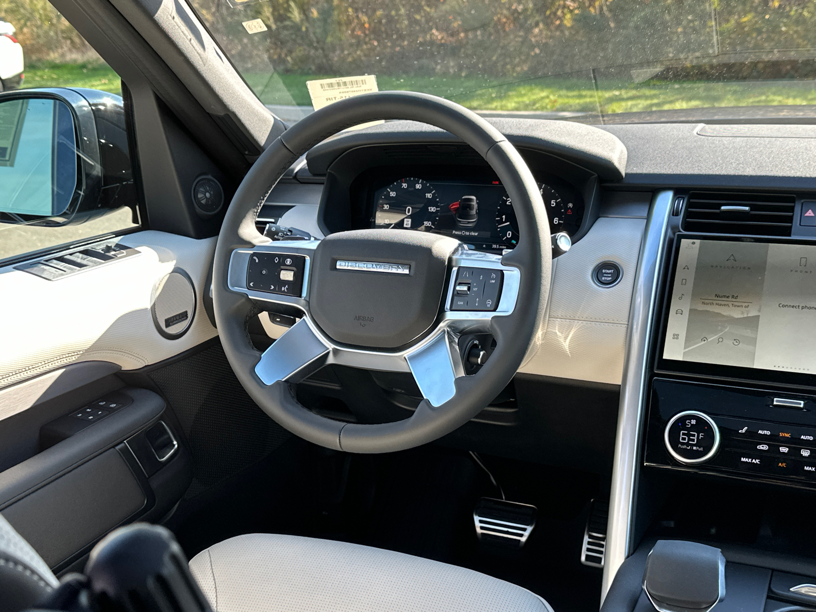 2024 Land Rover Discovery Dynamic SE 24