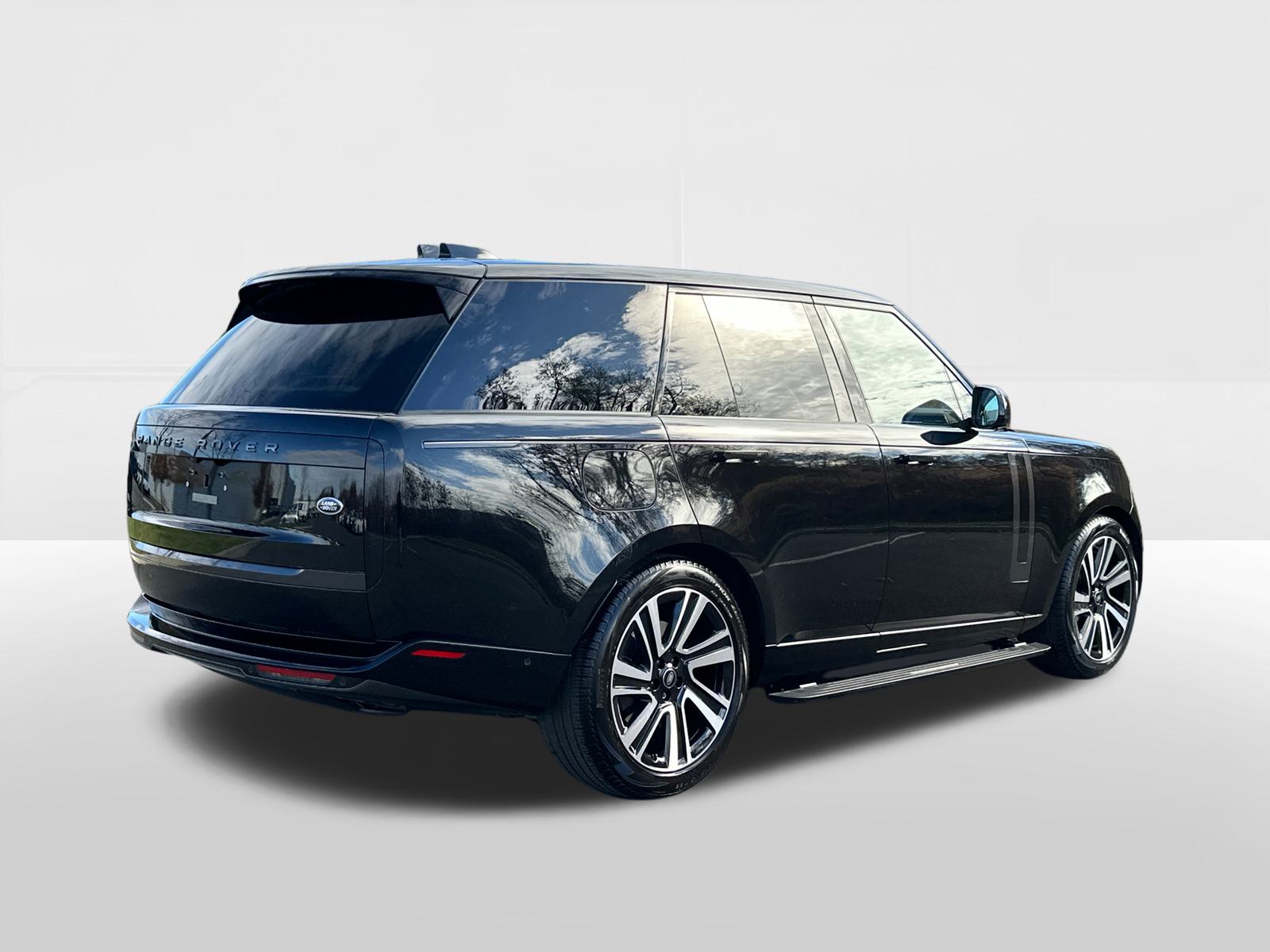 2023 Land Rover Range Rover SE 4