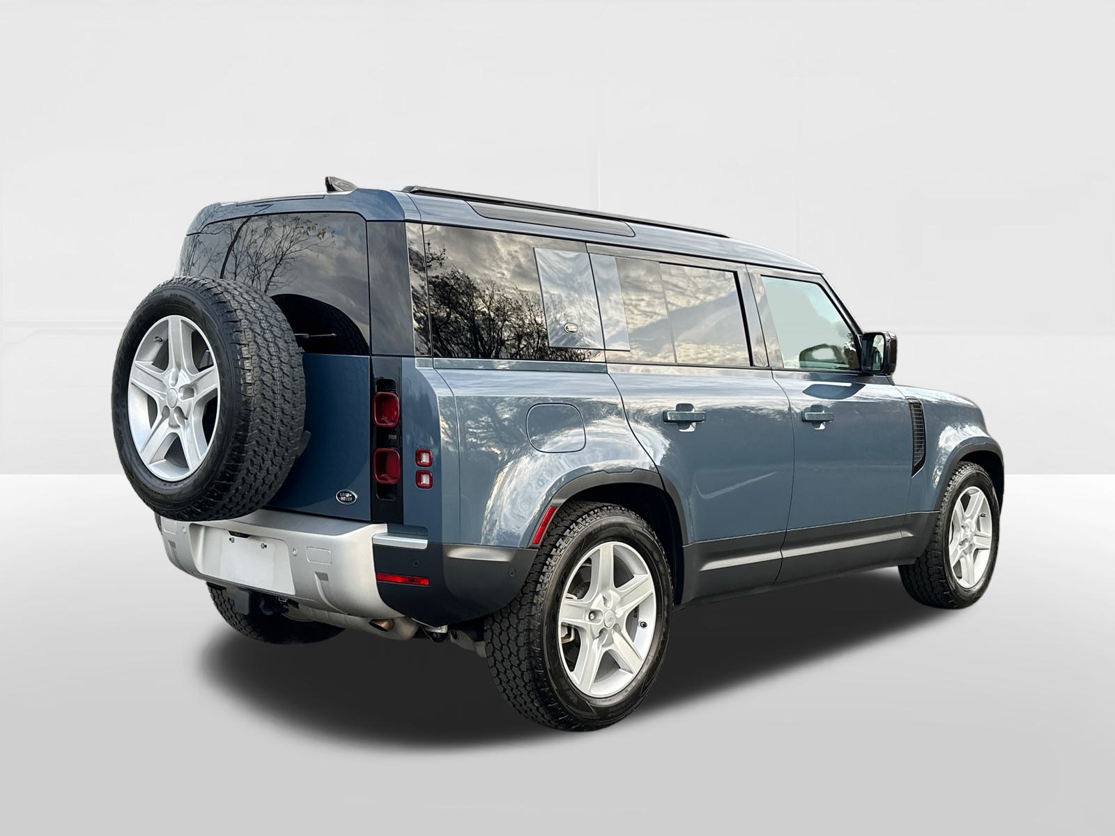 2021 Land Rover Defender 110 SE 4