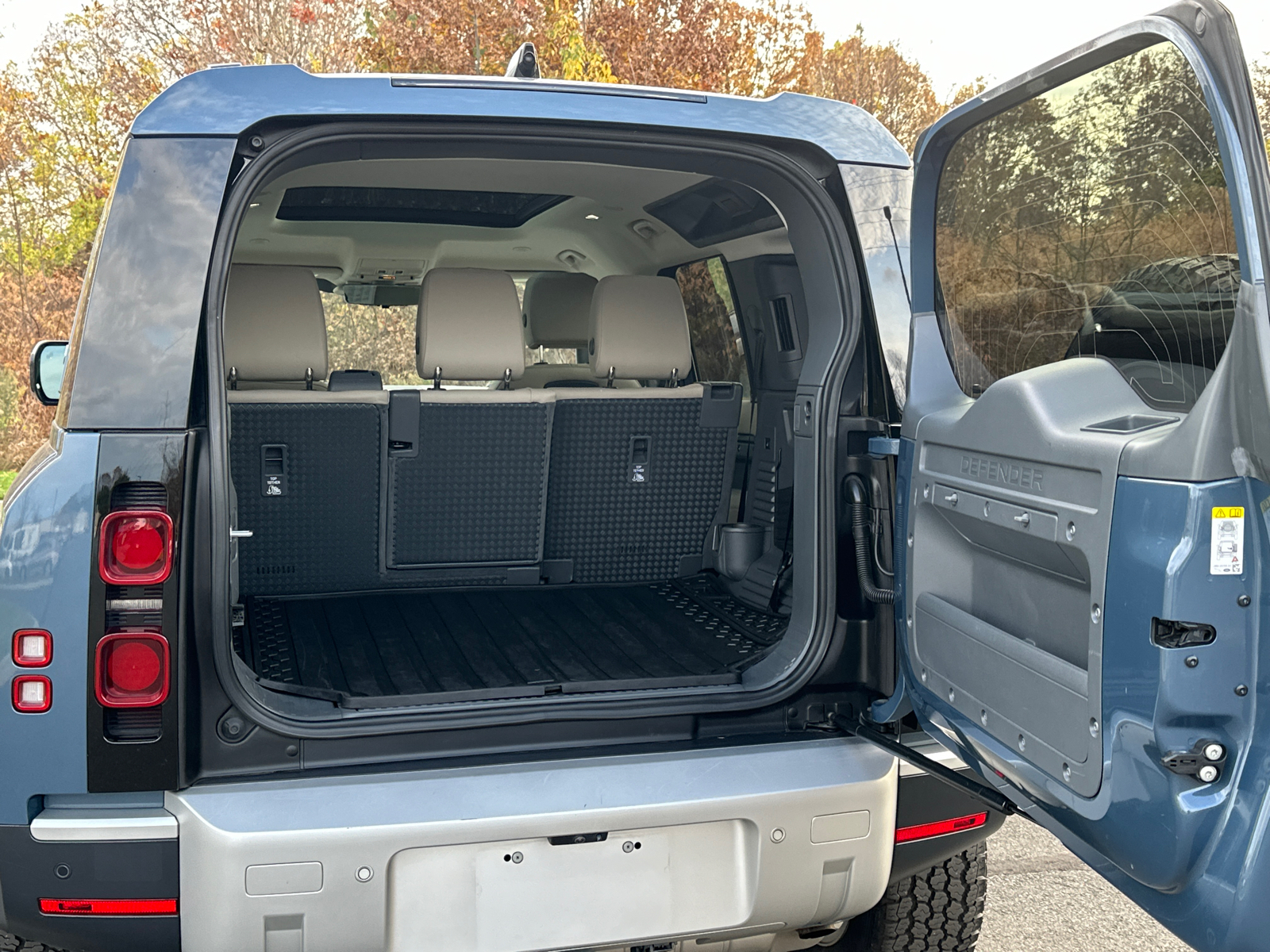 2021 Land Rover Defender 110 SE 25