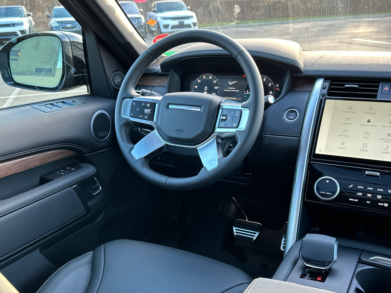 2025 Land Rover Discovery Dynamic SE 25