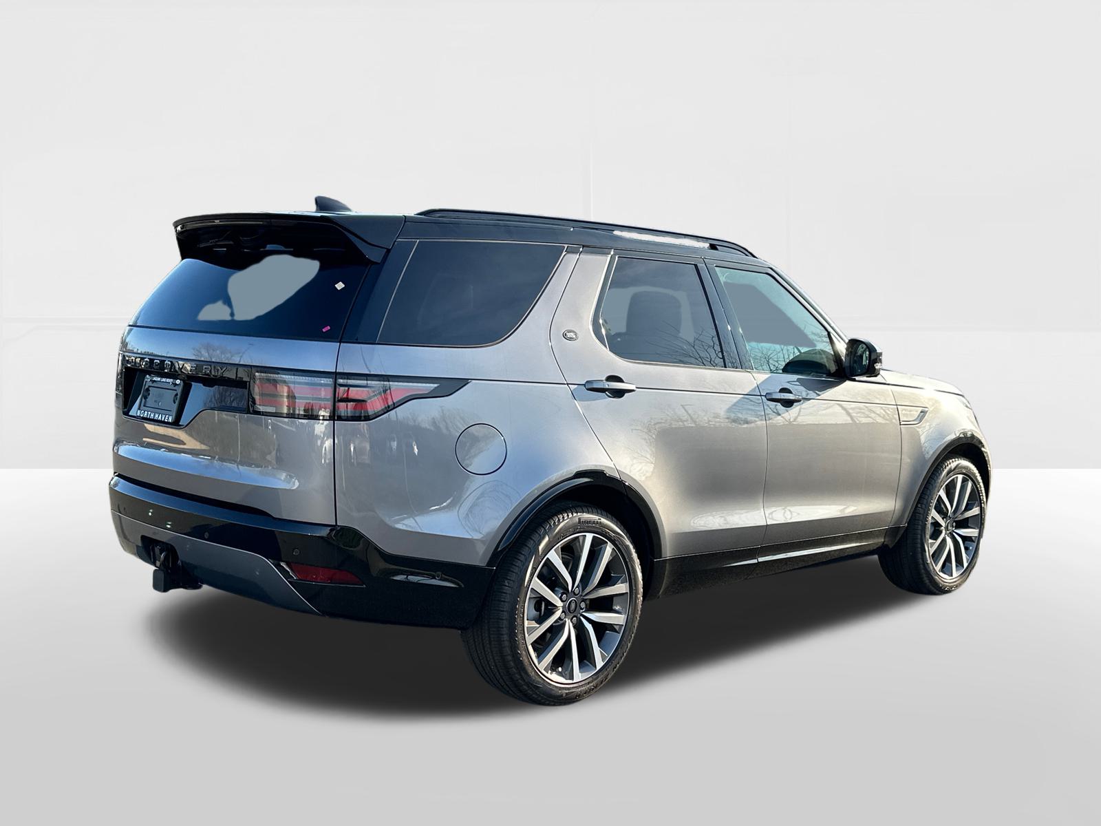 2025 Land Rover Discovery Dynamic SE 4