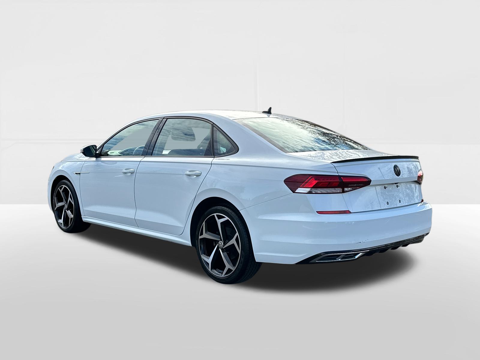 2021 Volkswagen Passat 2.0T R-Line 2