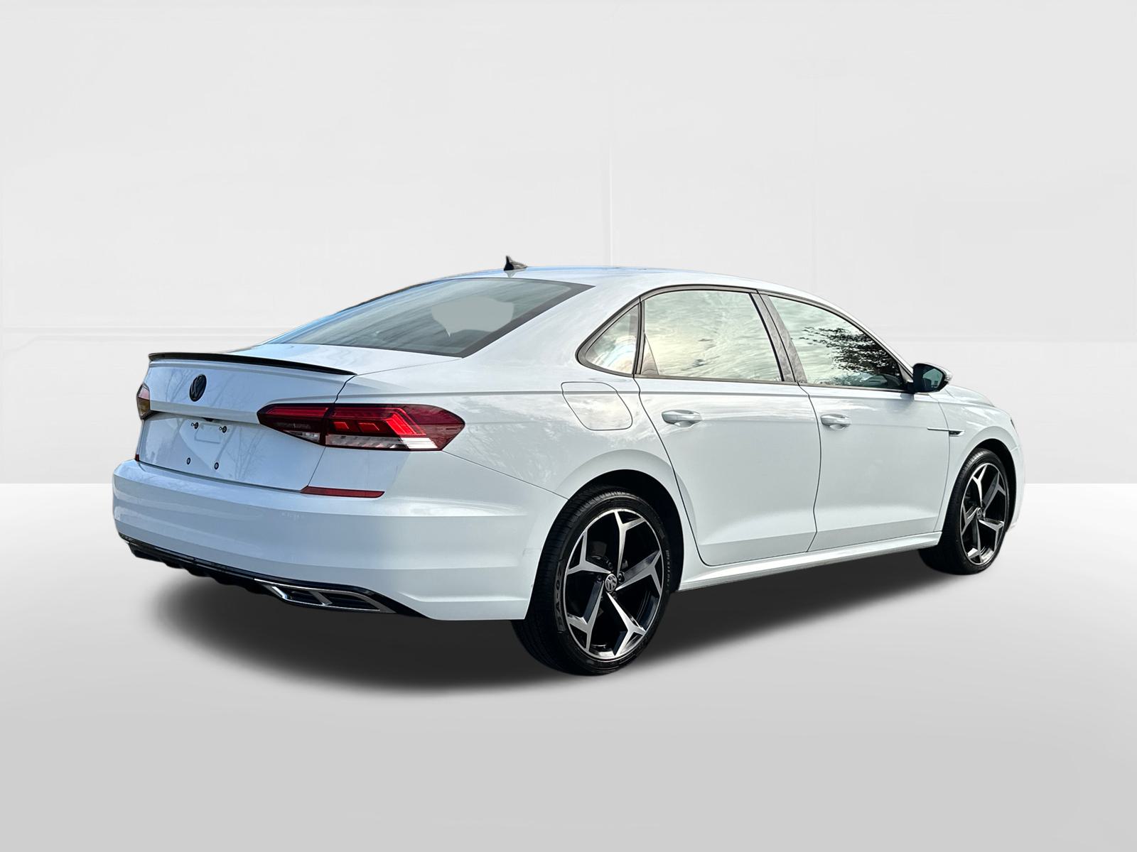 2021 Volkswagen Passat 2.0T R-Line 4