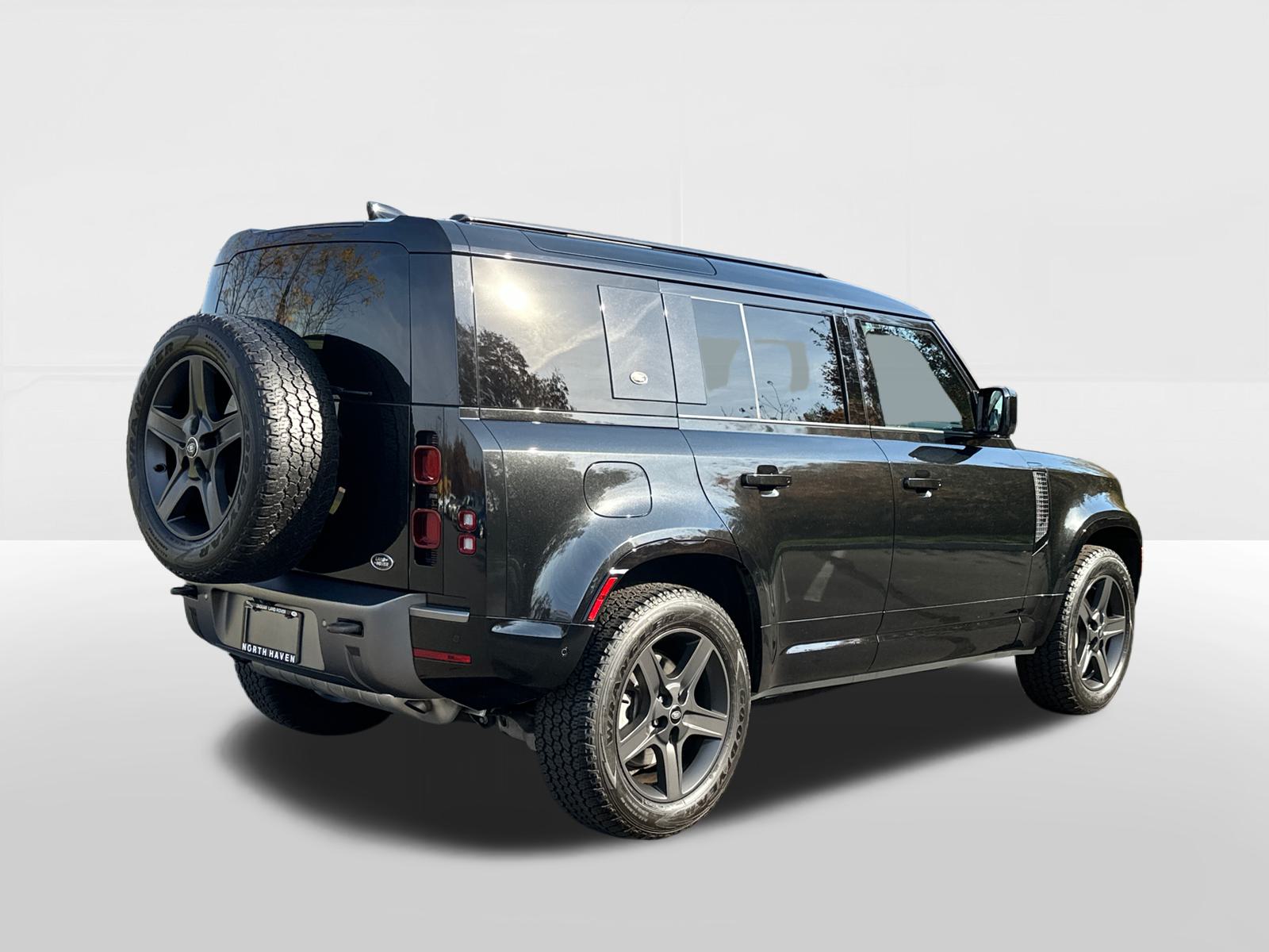 2022 Land Rover Defender 110 X-Dynamic SE 4