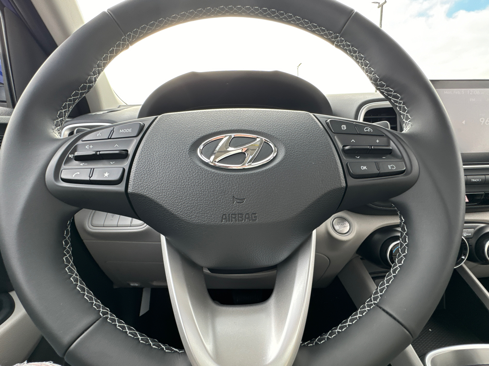 2024 Hyundai Venue SEL 23