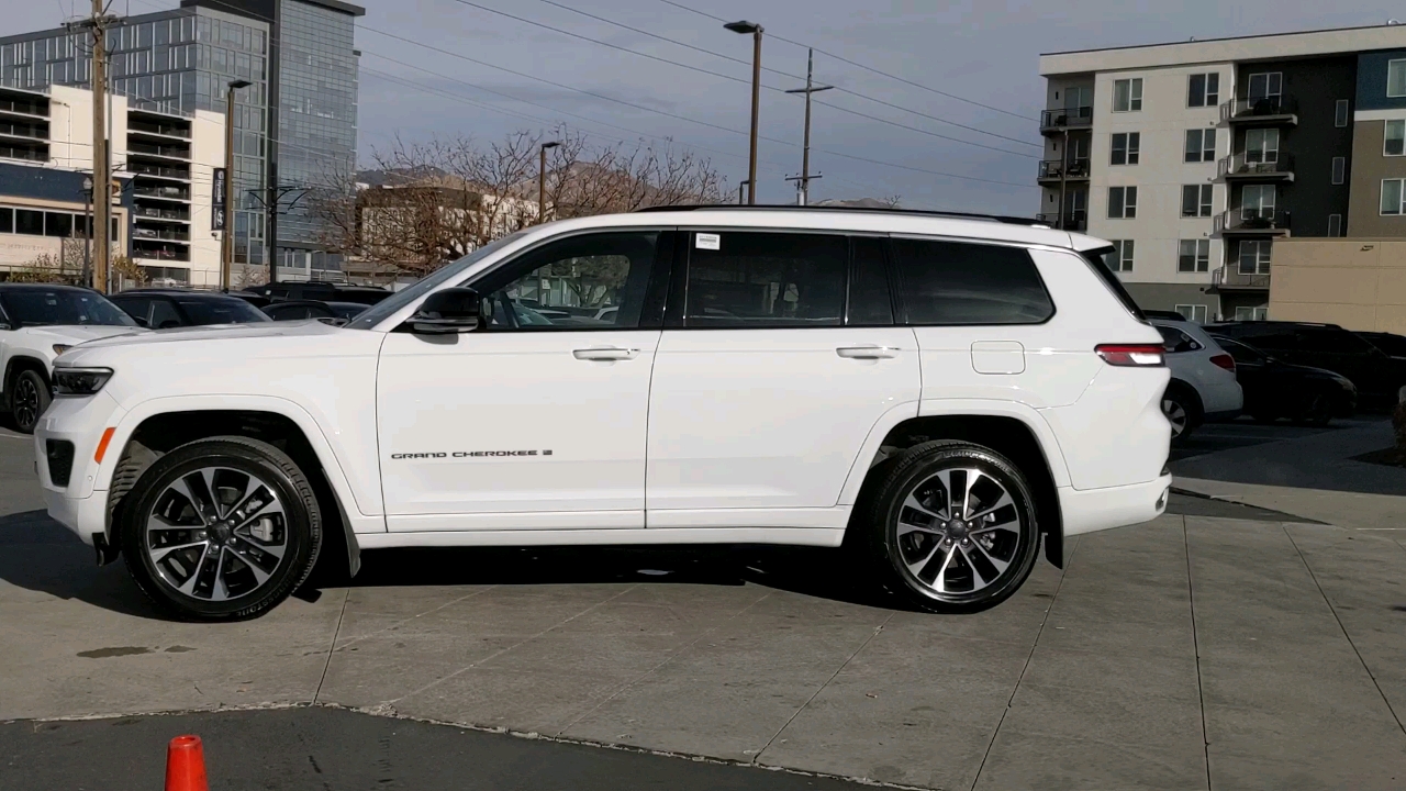 2022 Jeep Grand Cherokee L Overland 2