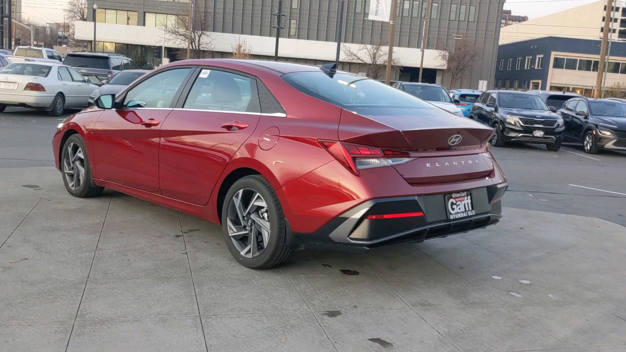 2024 Hyundai Elantra SEL 3