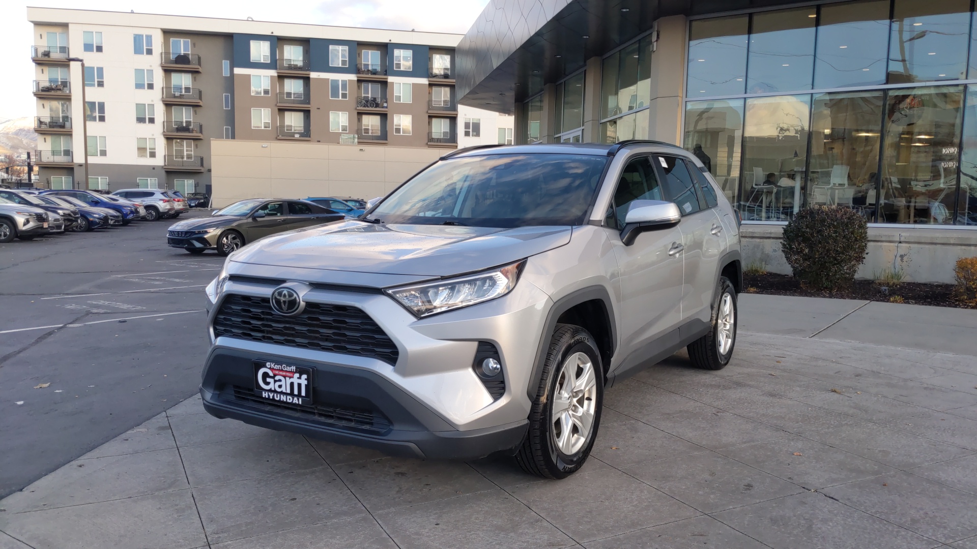 2021 Toyota RAV4 XLE AWD 1