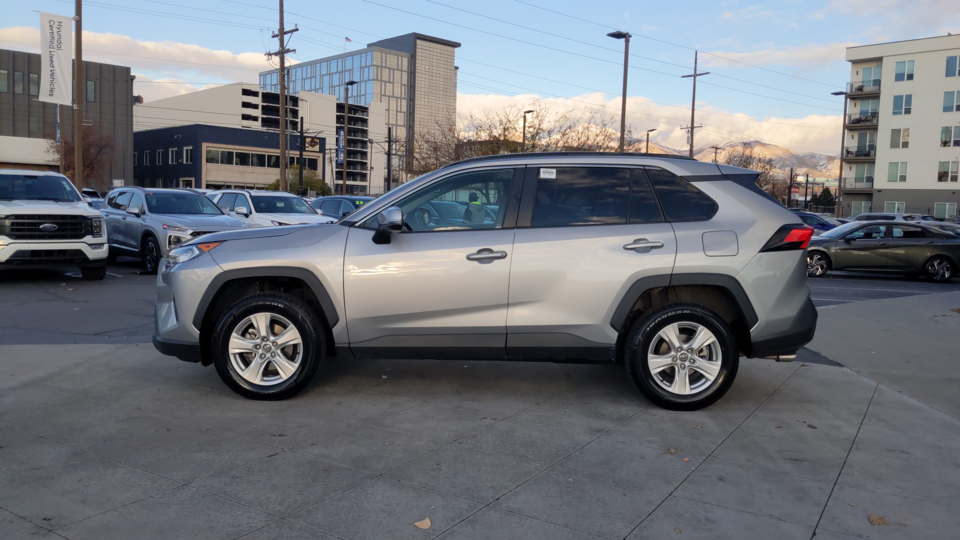 2021 Toyota RAV4 XLE AWD 2