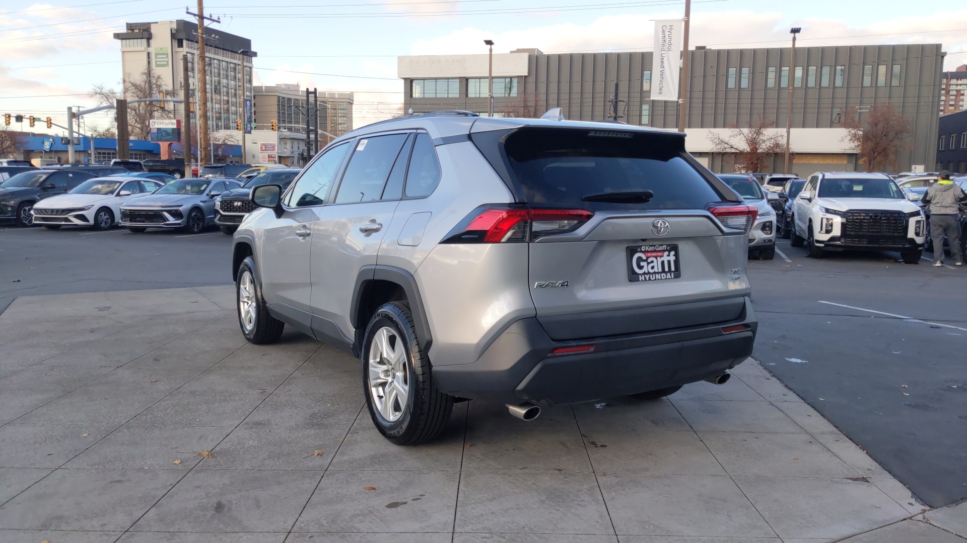 2021 Toyota RAV4 XLE AWD 3