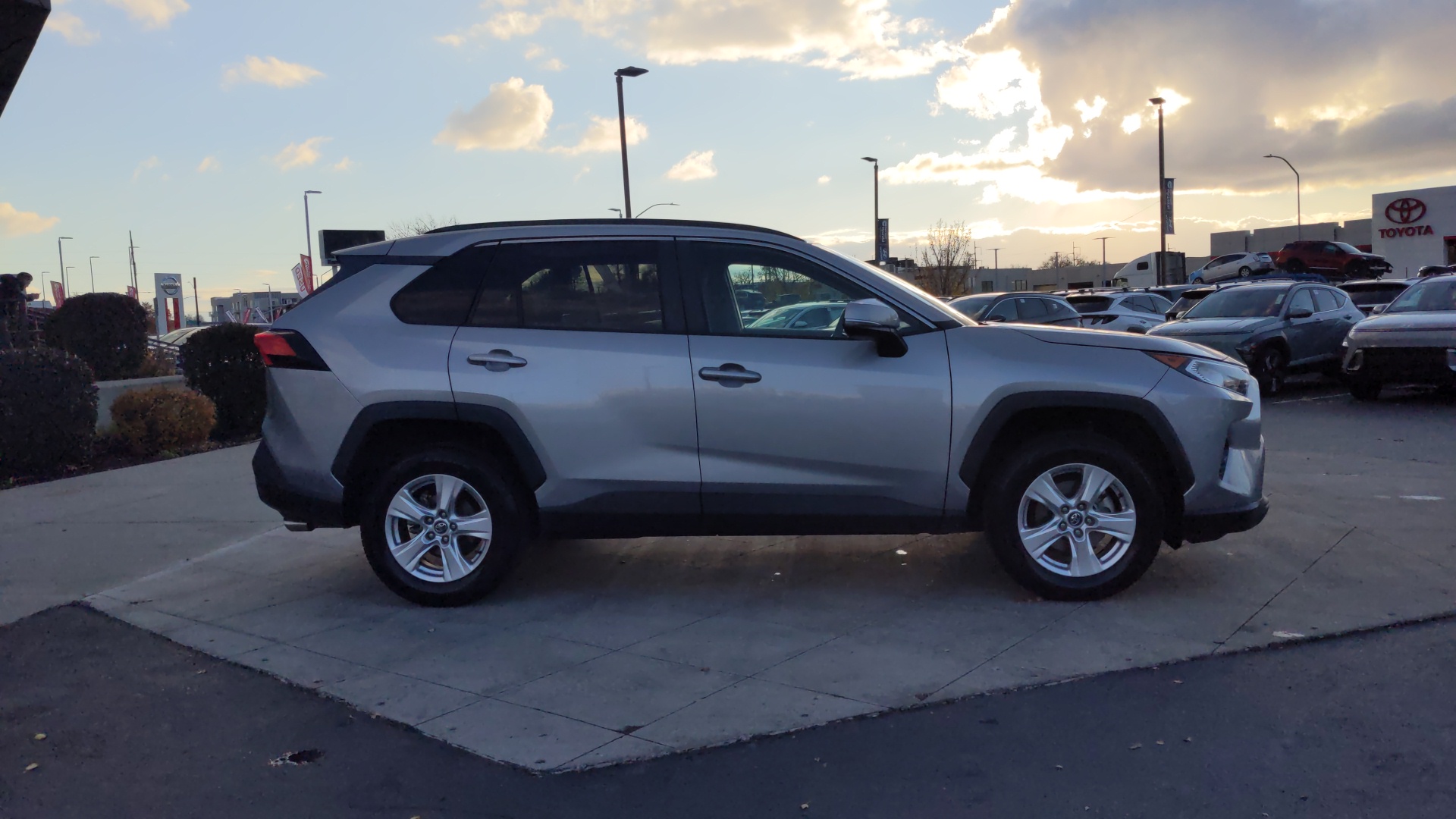 2021 Toyota RAV4 XLE AWD 6