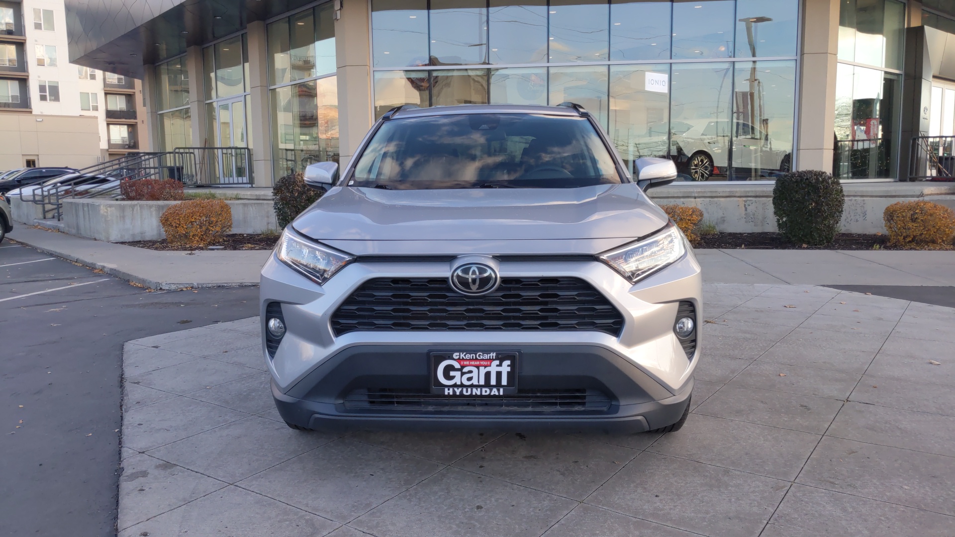 2021 Toyota RAV4 XLE AWD 8