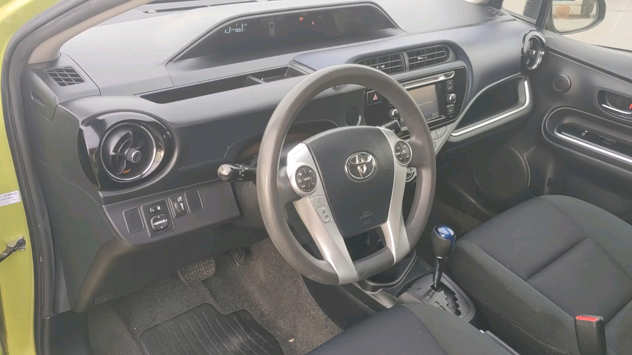 2015 Toyota Prius c 5DR HB TWO 10