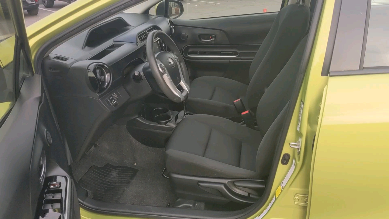 2015 Toyota Prius c 5DR HB TWO 11