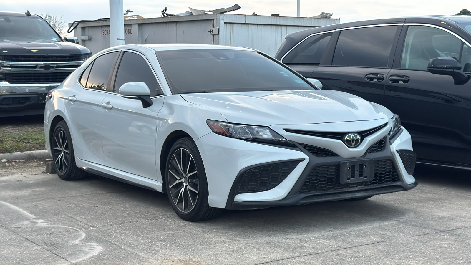 2023 Toyota Camry SE 2