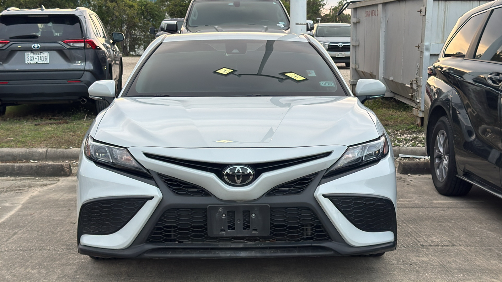 2023 Toyota Camry SE 3