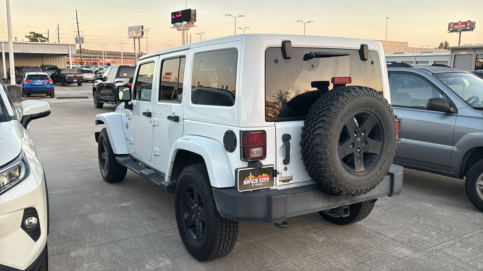 2012 Jeep Wrangler Unlimited Sahara 5