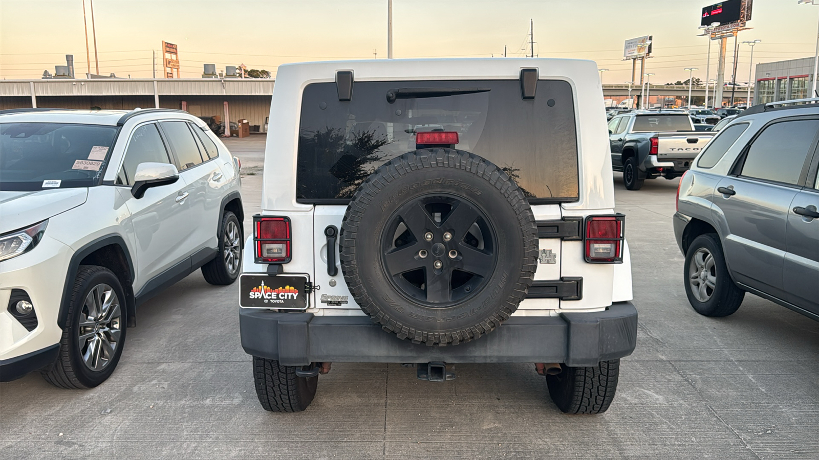 2012 Jeep Wrangler Unlimited Sahara 6