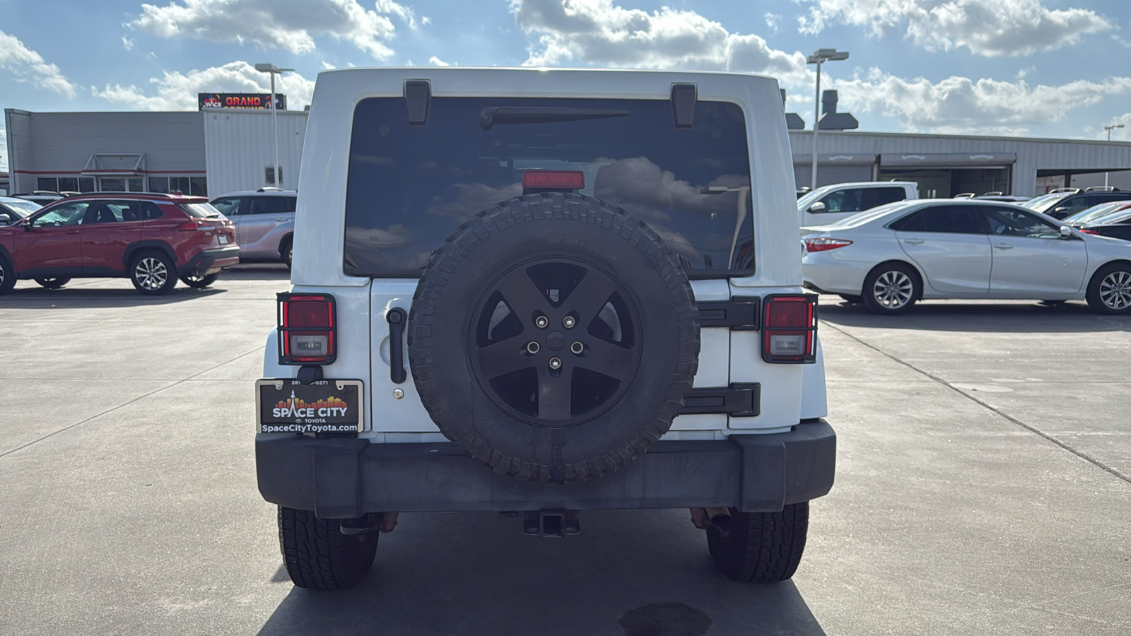 2012 Jeep Wrangler Unlimited Sahara 9