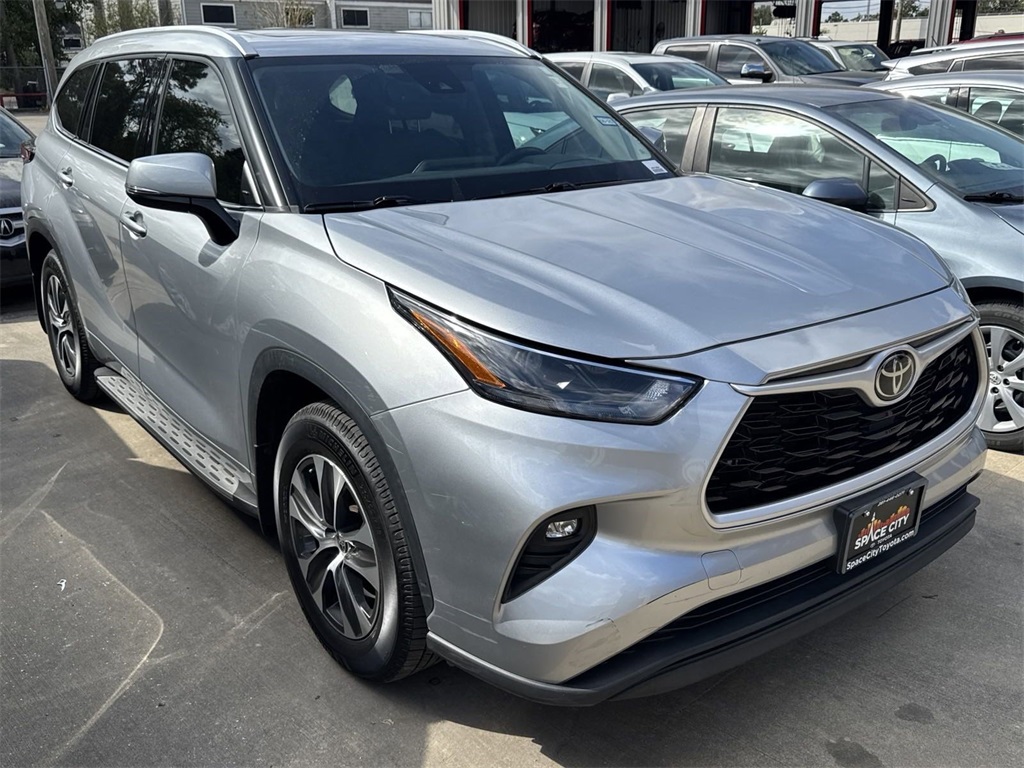 2022 Toyota Highlander XLE 2