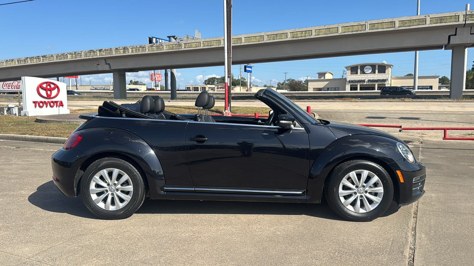 2019 Volkswagen Beetle Convertible 2.0T SE 3