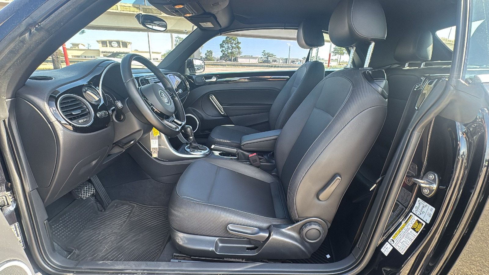 2019 Volkswagen Beetle Convertible 2.0T SE 14