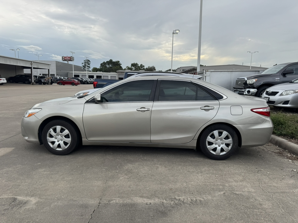 2017 Toyota Camry LE 4