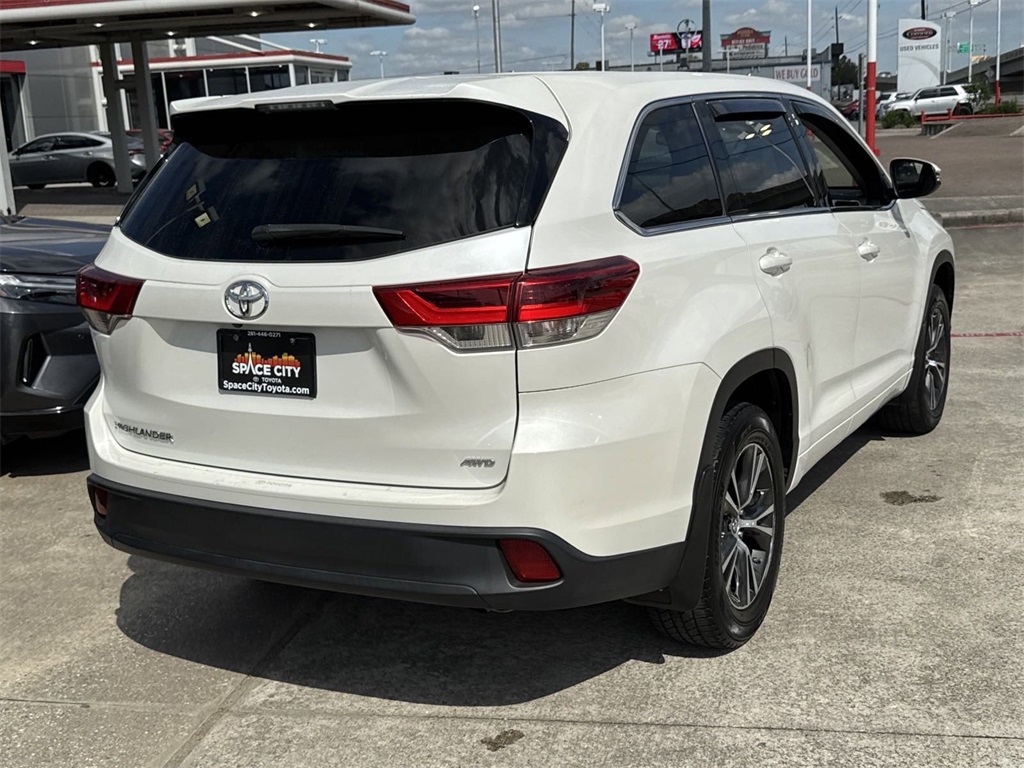 2018 Toyota Highlander LE 8