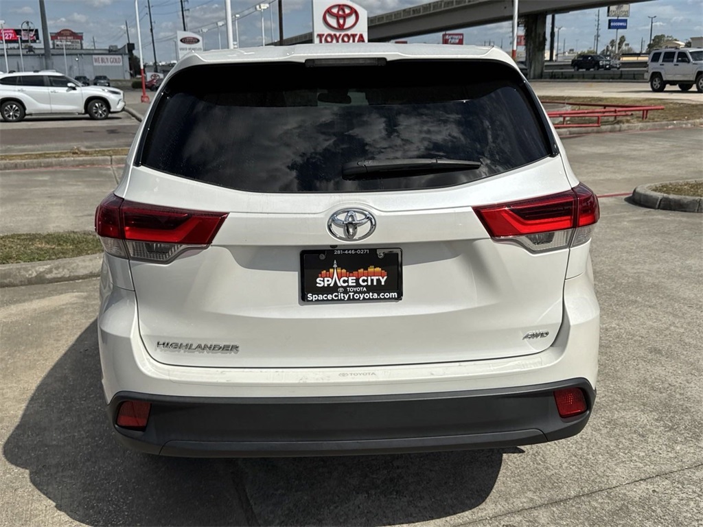 2018 Toyota Highlander LE 9