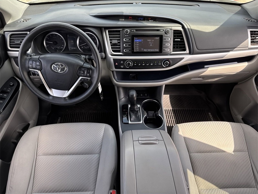 2018 Toyota Highlander LE 12