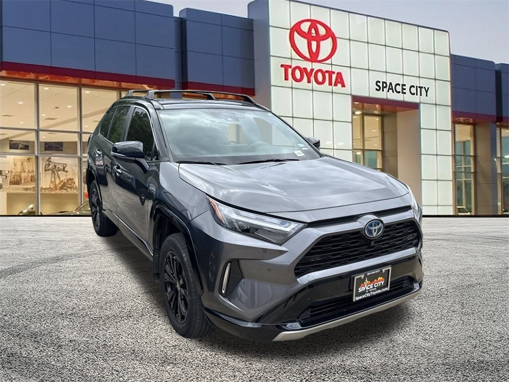 2022 Toyota RAV4 Hybrid XSE 2