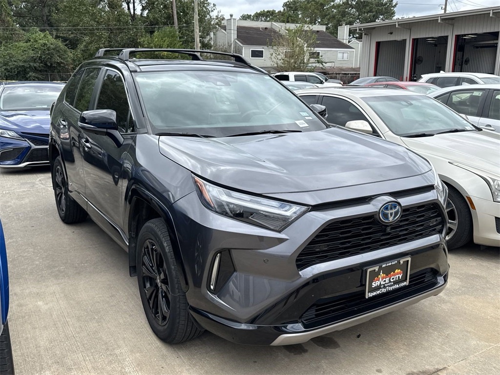 2022 Toyota RAV4 Hybrid XSE 4