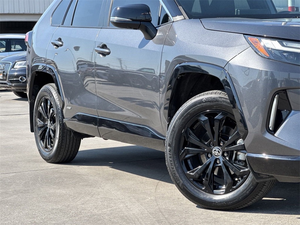 2022 Toyota RAV4 Hybrid XSE 5