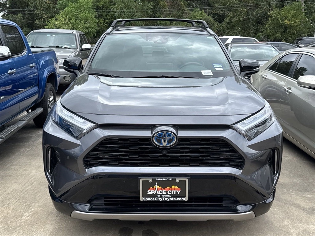 2022 Toyota RAV4 Hybrid XSE 8