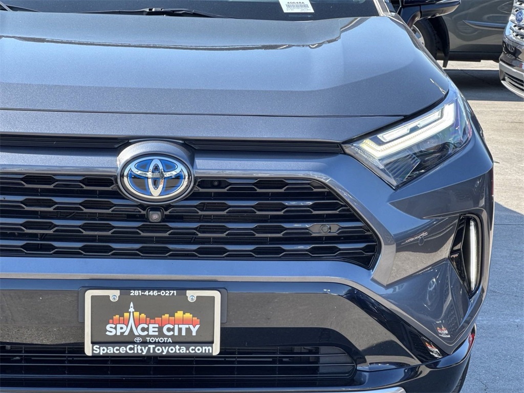 2022 Toyota RAV4 Hybrid XSE 9