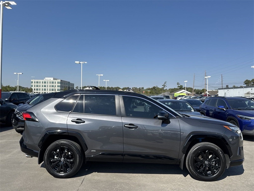 2022 Toyota RAV4 Hybrid XSE 13