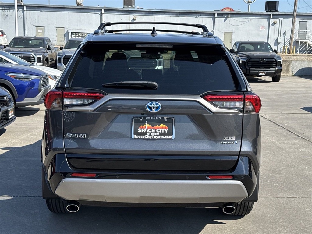 2022 Toyota RAV4 Hybrid XSE 16