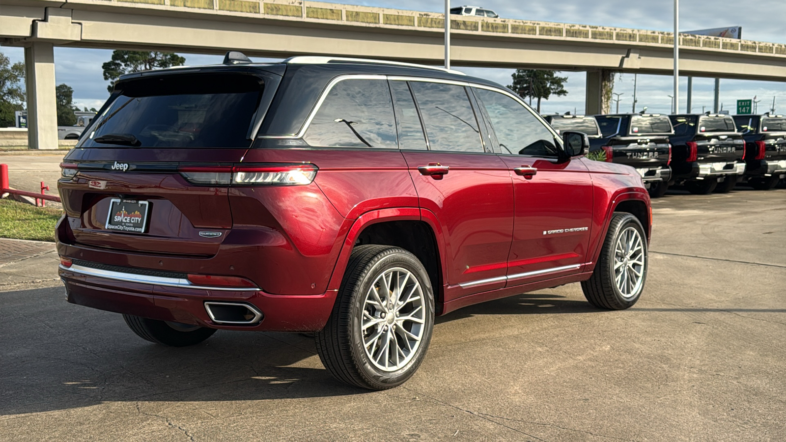 2023 Jeep Grand Cherokee Summit 8