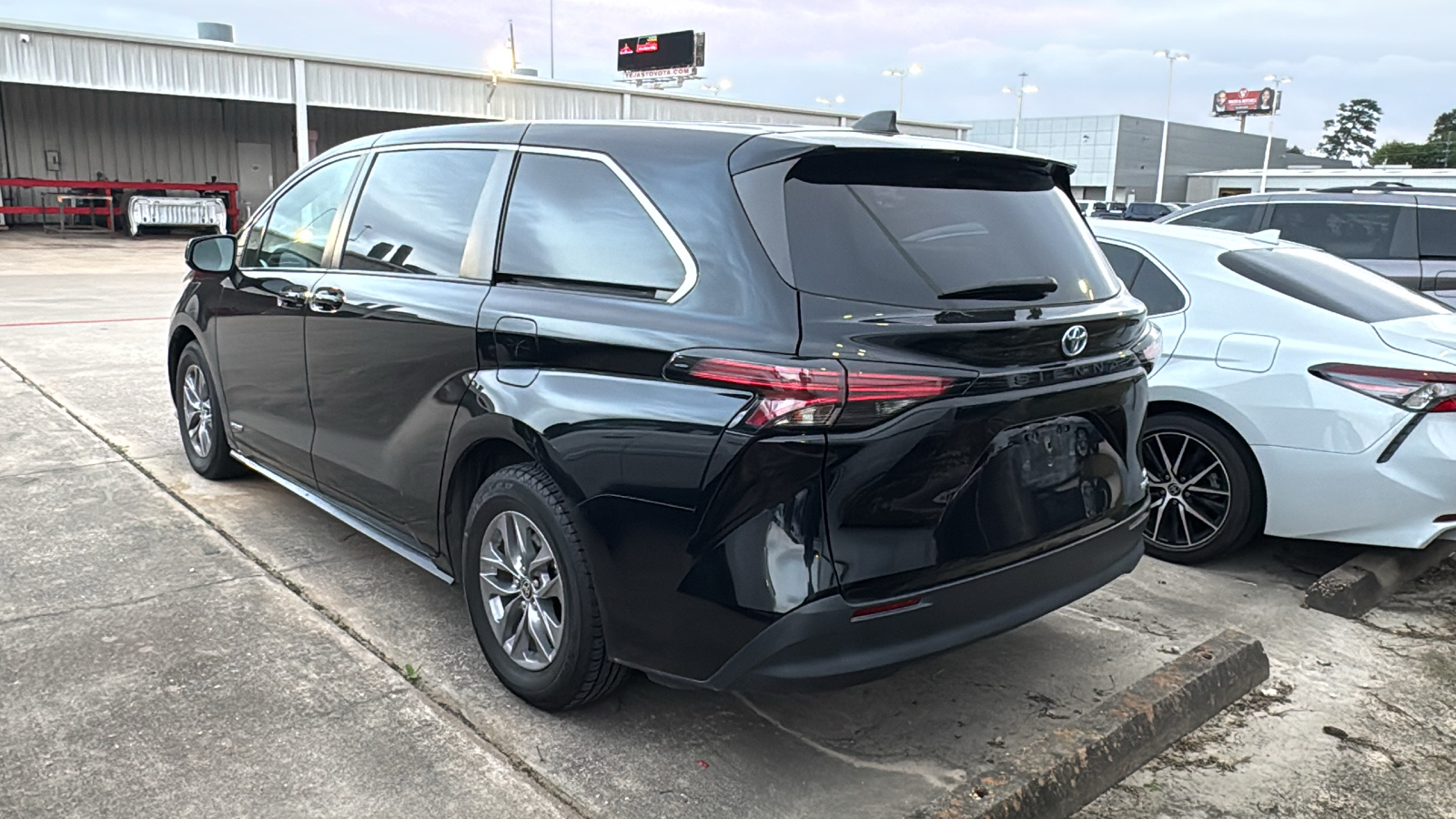 2021 Toyota Sienna LE 5