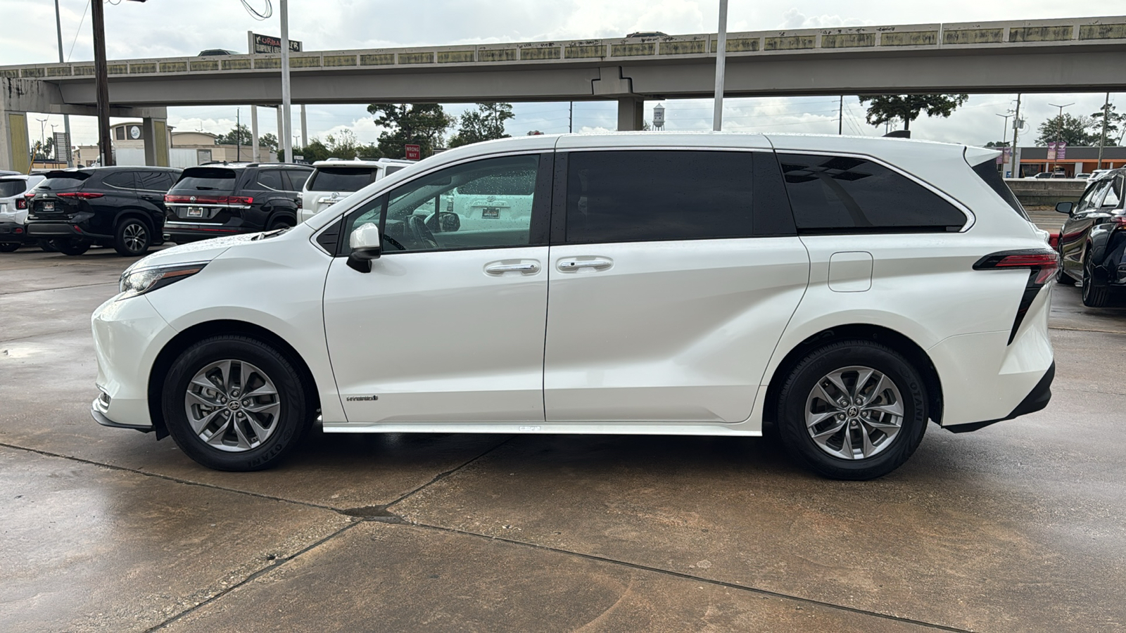 2021 Toyota Sienna XLE 7