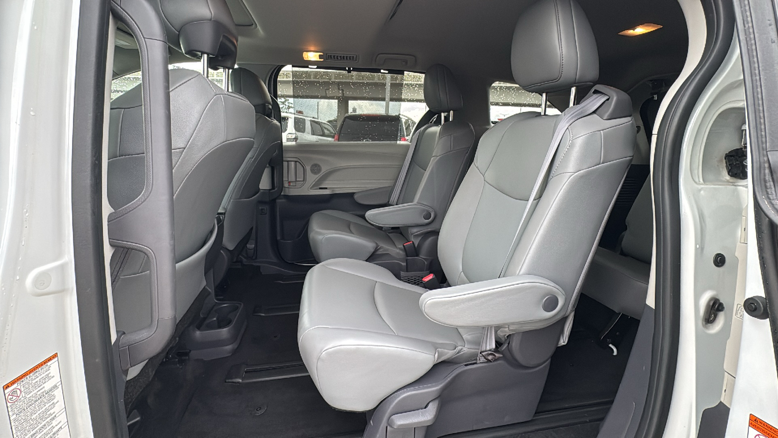 2021 Toyota Sienna XLE 16