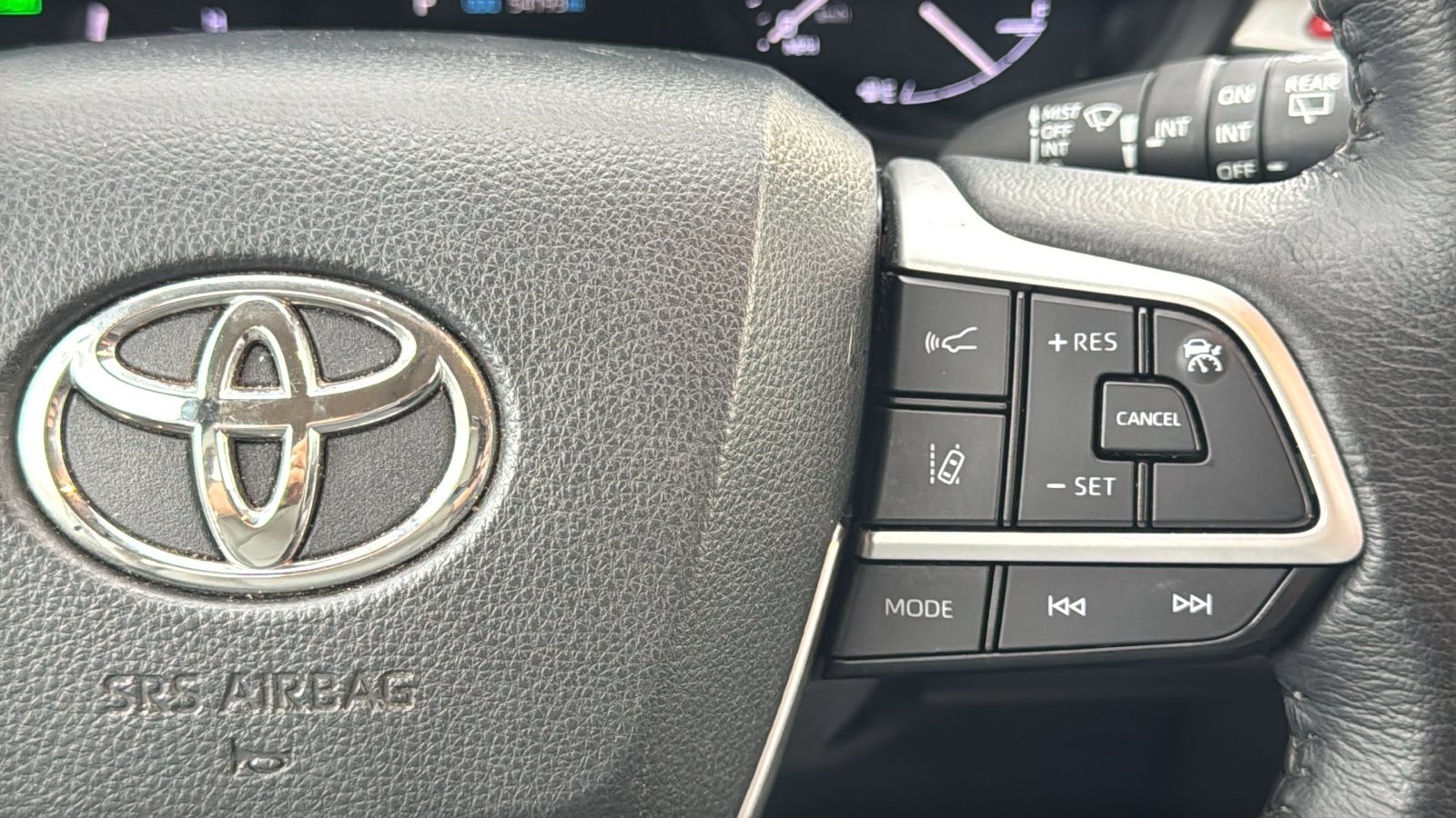 2021 Toyota Sienna XLE 22