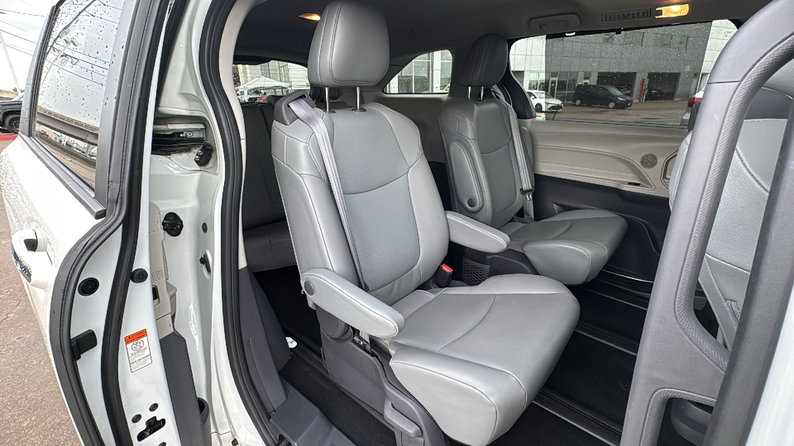 2021 Toyota Sienna XLE 29