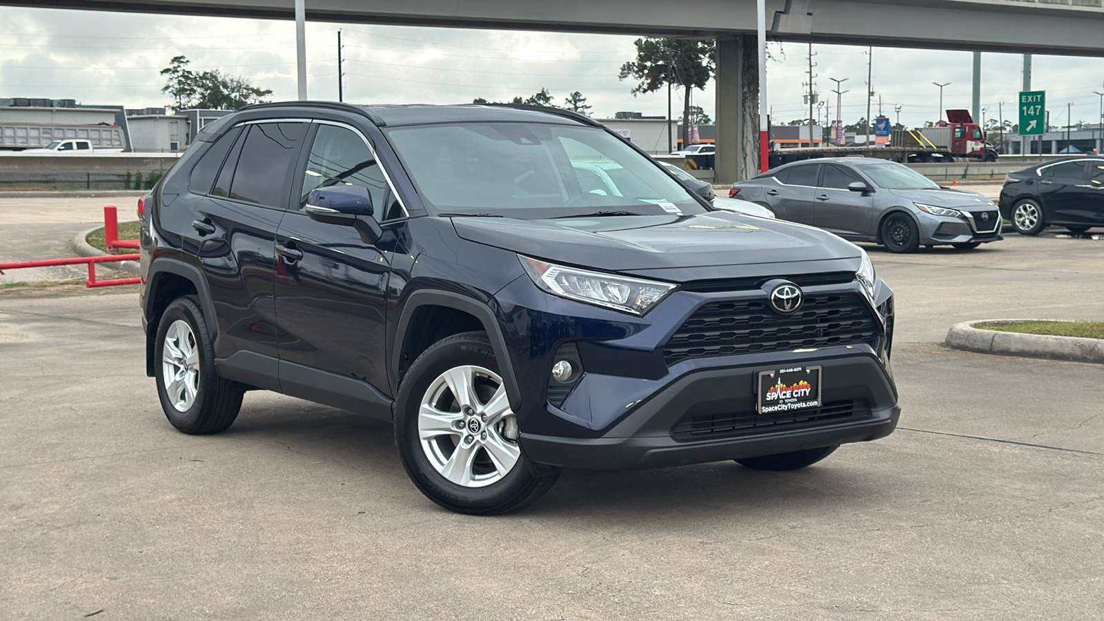 2021 Toyota RAV4 XLE 2