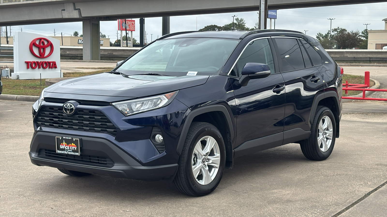 2021 Toyota RAV4 XLE 8