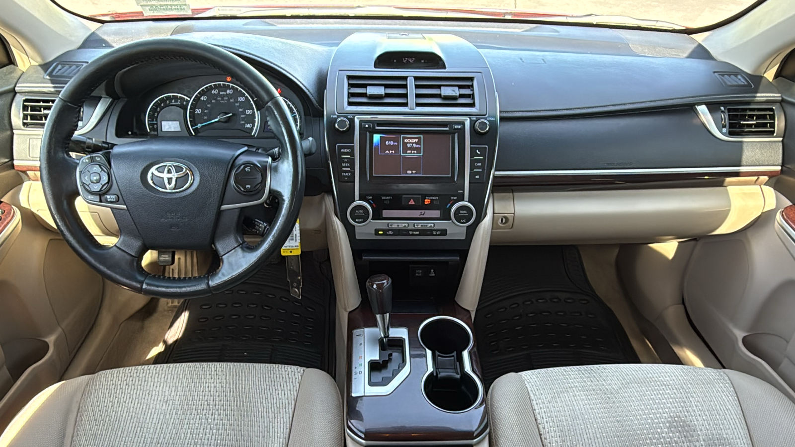 2013 Toyota Camry XLE 19