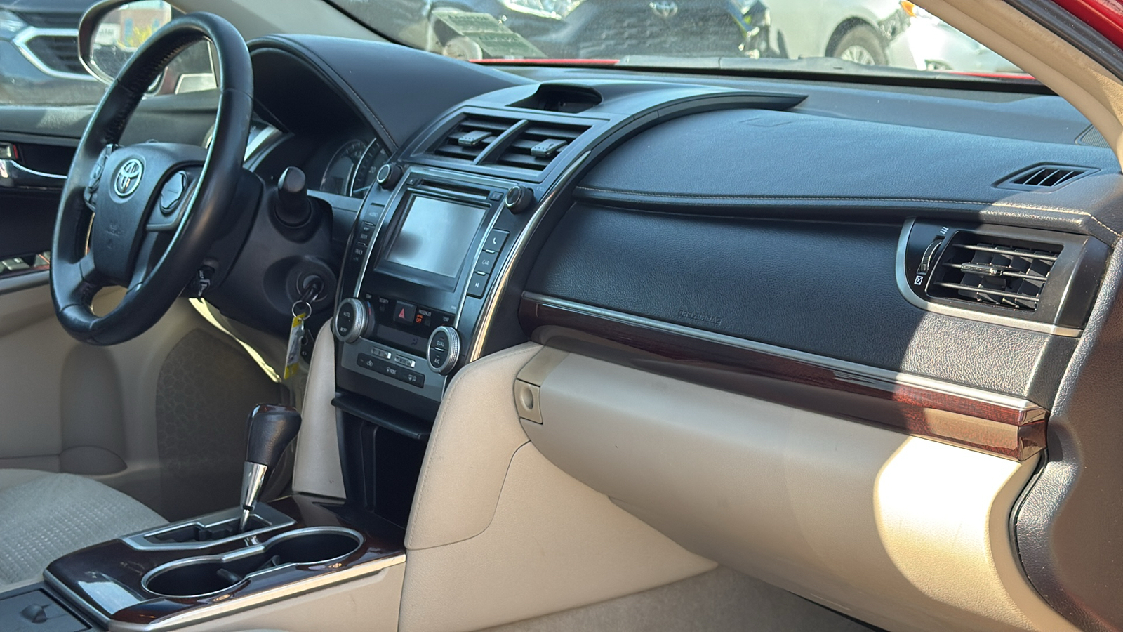 2013 Toyota Camry XLE 32