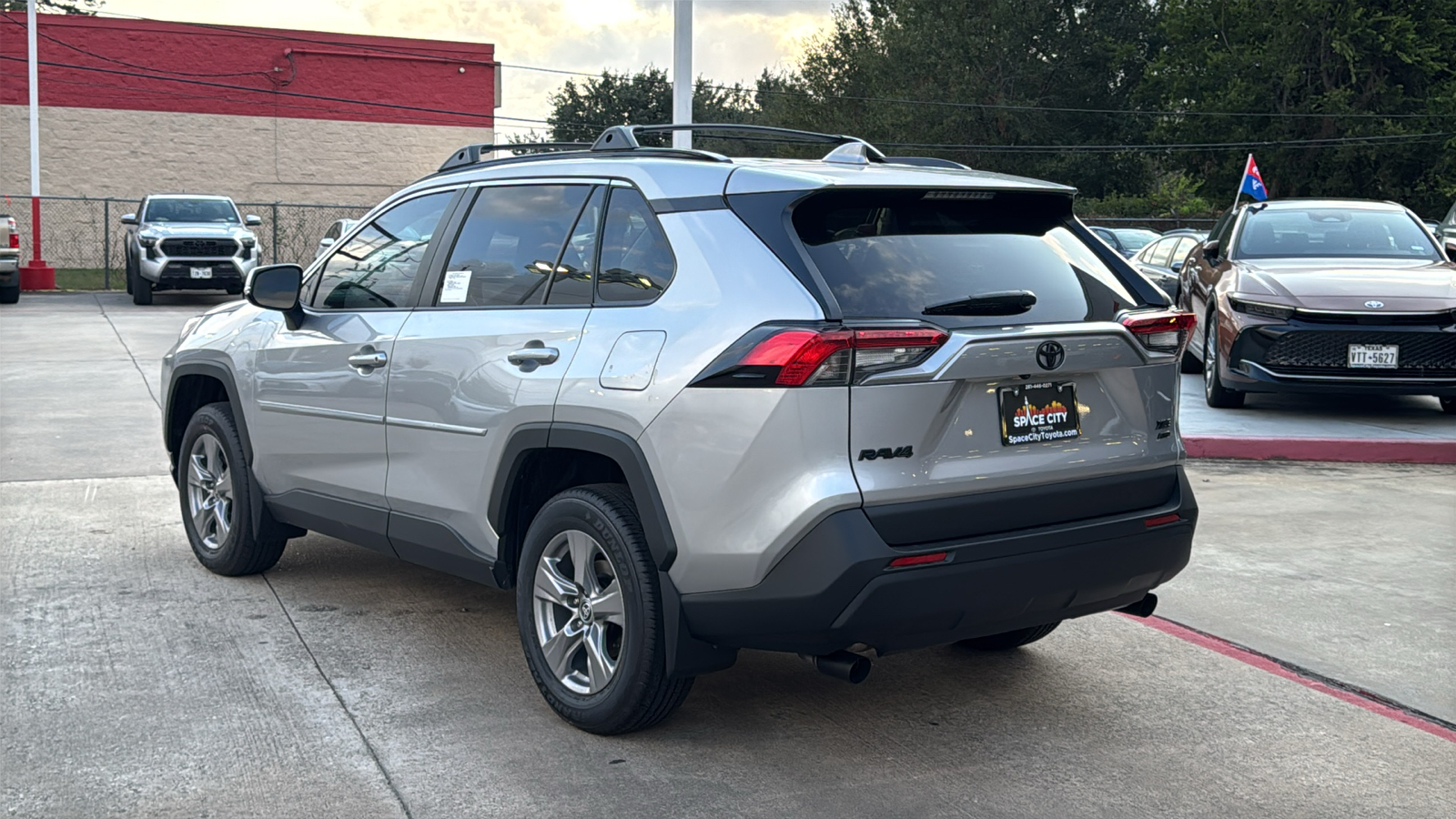 2024 Toyota RAV4 XLE 6